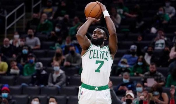 世界杯历史数据-杰伦·布朗状态起伏不定 新冠后遗症仍在困扰他