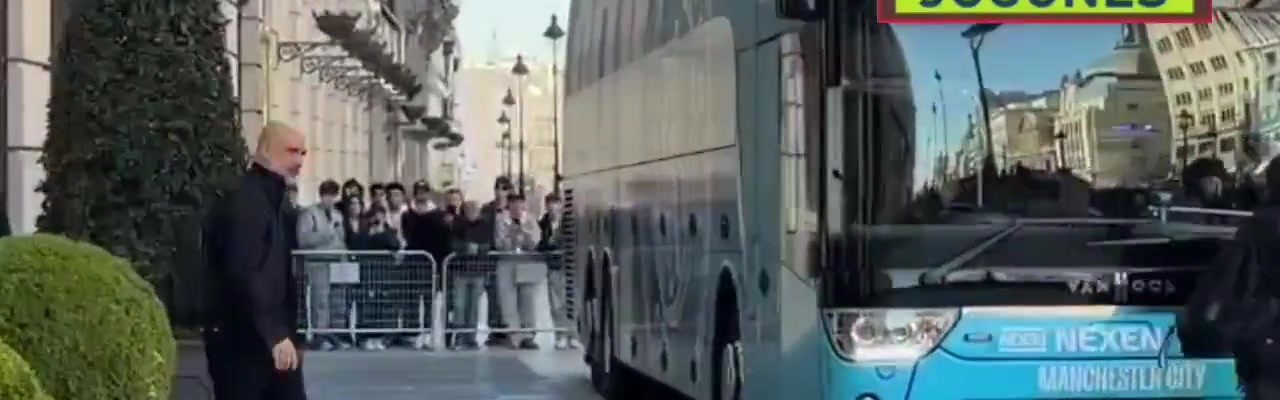 世界杯历史战绩-瓜帅赛后离开酒店启程返回曼彻斯特，面带笑容向球迷挥手