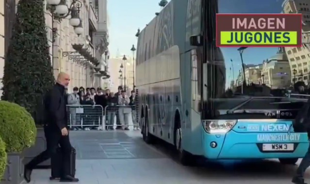 世界杯历史战绩-瓜帅赛后离开酒店启程返回曼彻斯特，面带笑容向球迷挥手